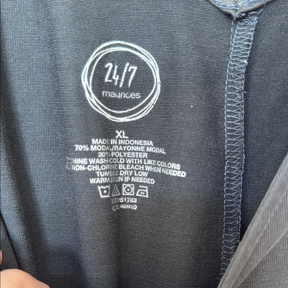 Gray Sleeveless Romper - Picture 2 of 2